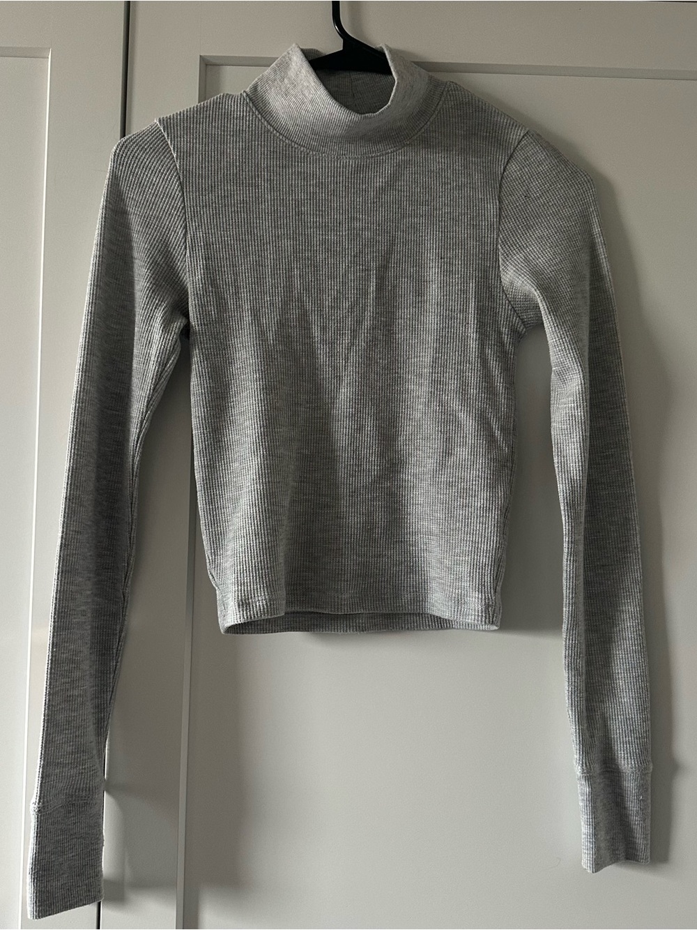 American Eagle Outfitters Light Gray Ribbed Mock Neck Long Sleeve Top